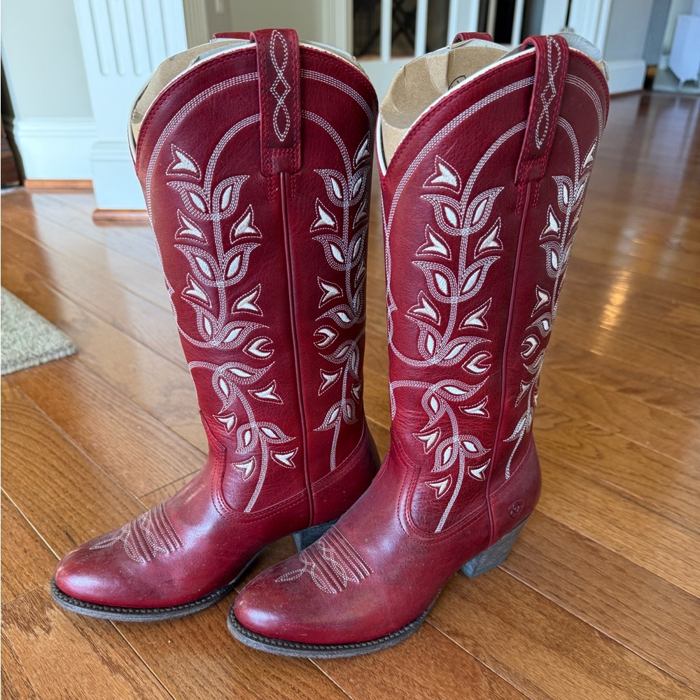 Ariat Leather Cowboy Boots 
Size 6.5